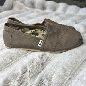 TOMS  Canvas Slip-Ons size 7